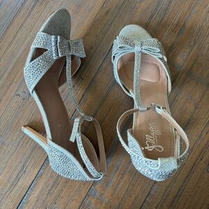 Jellypop size 8 silver sparkle T strap heel sandals